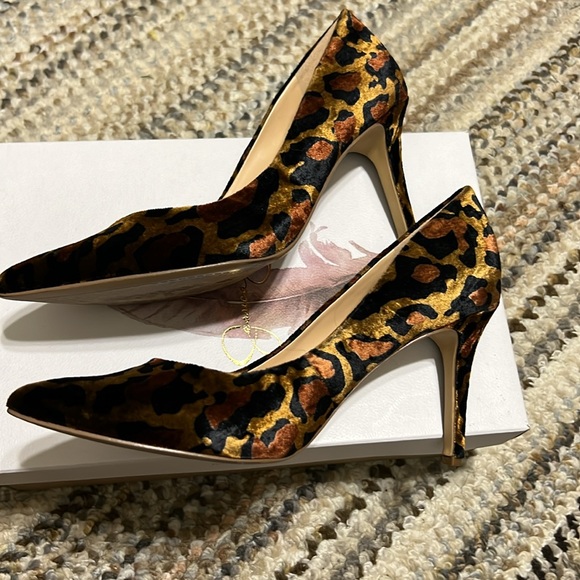 EUC Jessica Simpson Levin leopard print pumps - Picture 4 of 7